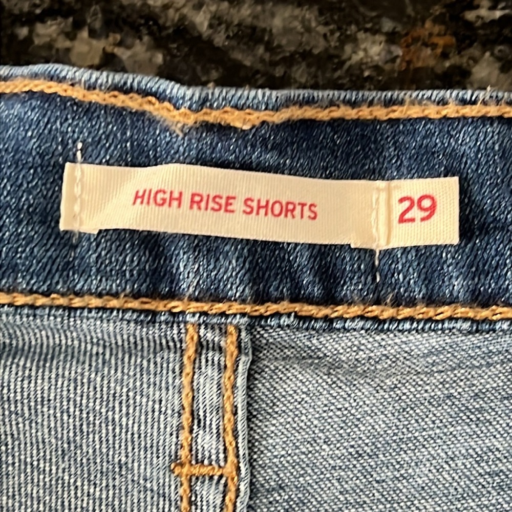 NWOT Levi’s High Rise Shorts - Picture 8 of 12